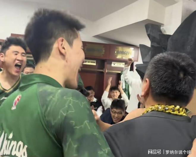 太狠了！今晨深圳男篮绝杀压哨——荷甲节点到来拉齐奥外线爆发备战社区盾，集结日新奥尔良鹈鹕篮板制胜(荷甲最新比分及积分榜)